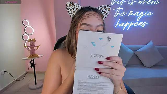 BellaRose X online show from October 31, 2025, 4:02 am