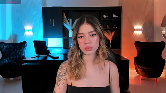 ViolettHansson online show from October 2, 2025, 5:53 pm