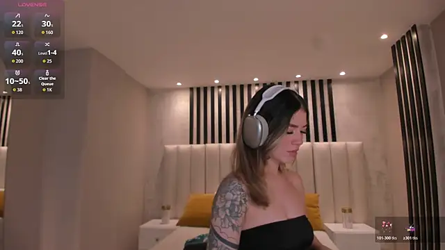 ViolettHansson online show from October 29, 2025, 7:04 pm