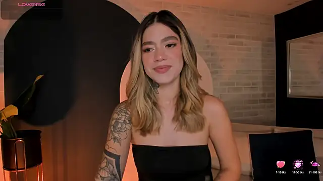 ViolettHansson online show from April 10, 2026, 9:58 am