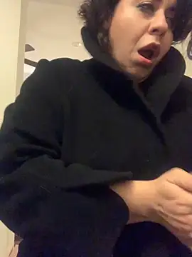 holyeroticss online show from December 1, 2025, 8:52 am