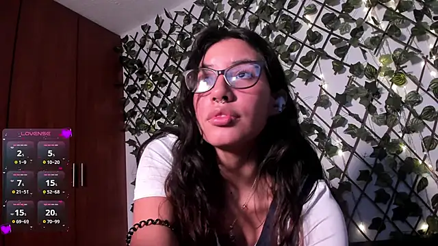 CoralineSanchez online show from March 1, 2025, 3:32 am