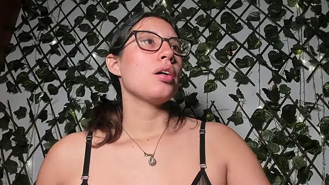 CoralineSanchez online show from September 19, 2025, 3:19 am