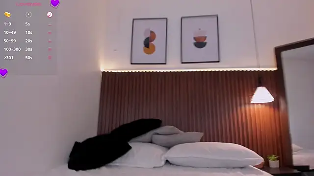 aliscollins  online show from January 29, 2025, 9:01 am