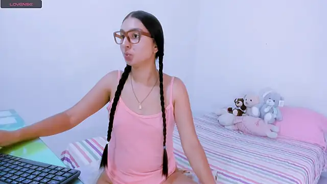 Alyson0001 online show from October 1, 2025, 7:09 pm