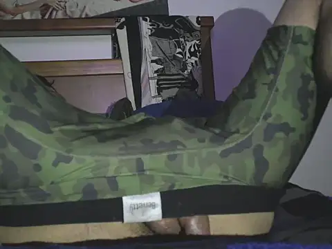 hideonbush051 online show from March 18, 2026, 3:31 am