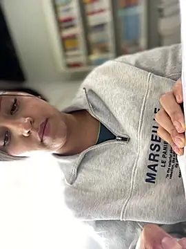 Salome golvert online show from March 14, 2025, 5:35 pm