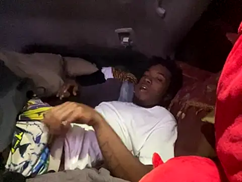 SlimeCrownzOut5 online show from October 31, 2025, 3:18 am