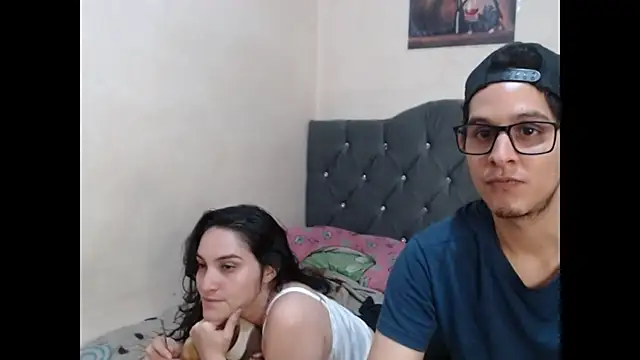 blackwolf whitebee online show from December 8, 2024, 4:25 am