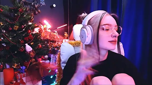 Snapshot of Avi_Nile chatting on December 16, 2024, 2:04 am Avi Nile online show from December 16, 2024, 2:04 am