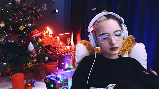 Snapshot of Avi_Nile chatting on December 22, 2024, 2:49 am Avi Nile online show from December 22, 2024, 2:49 am