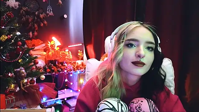 Snapshot of Avi_Nile chatting on December 25, 2024, 5:37 am Avi Nile online show from December 25, 2024, 5:37 am