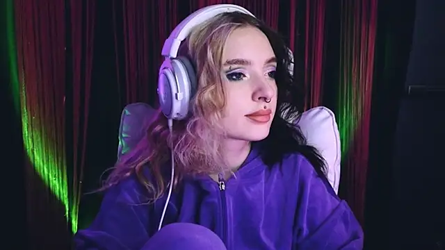 Snapshot of Avi_Nile chatting on March 7, 2025, 2:25 am Avi Nile online show from March 7, 2025, 2:25 am