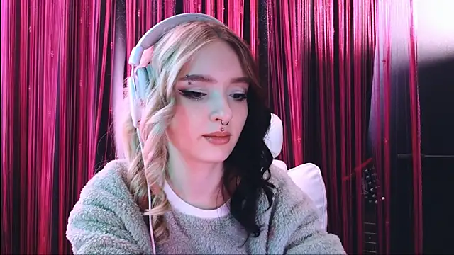 Snapshot of Avi_Nile chatting on March 11, 2025, 5:49 am Avi Nile online show from March 11, 2025, 5:49 am