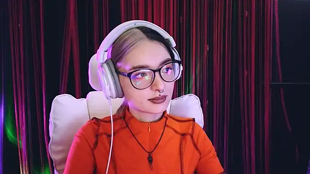 Snapshot of Avi_Nile chatting on March 18, 2025, 1:43 am Avi Nile online show from March 18, 2025, 1:43 am