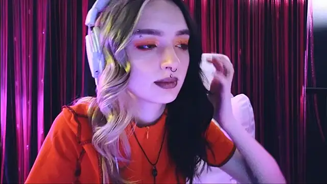 Snapshot of Avi_Nile chatting on March 19, 2025, 1:54 am Avi Nile online show from March 19, 2025, 1:54 am