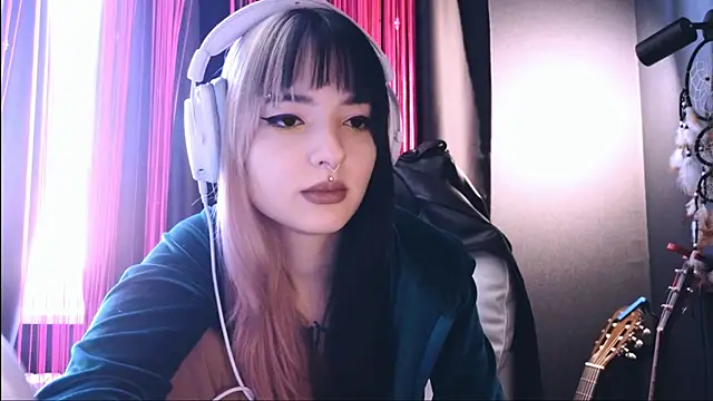 Snapshot of Avi_Nile chatting on September 16, 2025, 4:24 am Avi Nile online show from September 16, 2025, 4:24 am