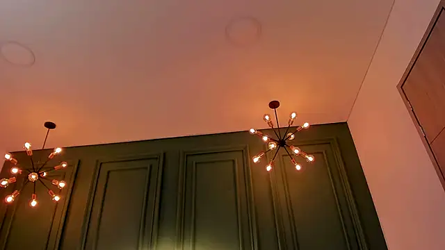 IrisBaker online show from January 5, 2025, 9:03 pm