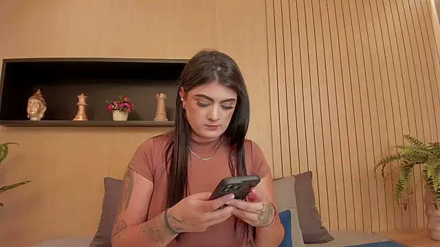 IrisBaker online show from January 15, 2025, 11:08 pm