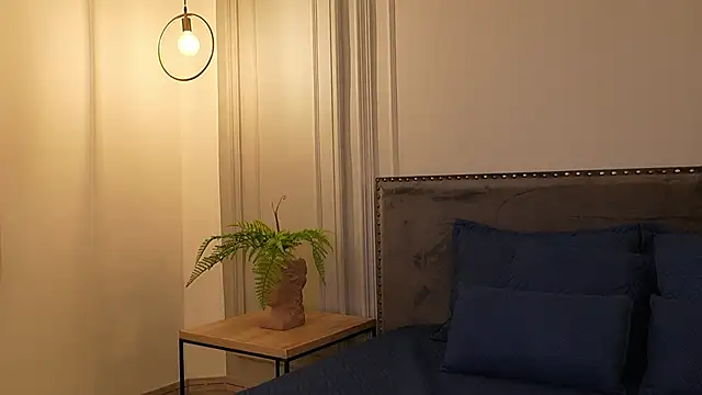 IrisBaker online show from September 19, 2025, 9:26 pm