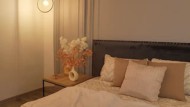 IrisBaker online show from March 30, 2026, 12:00 am