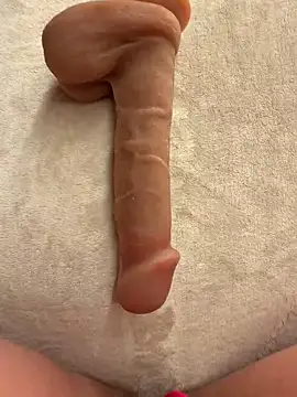 Leanaa Jolly online show from April 12, 2026, 6:46 pm