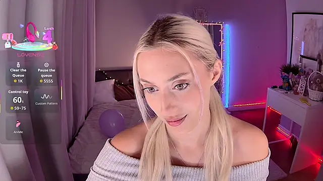 LoryWood online show from December 4, 2025, 3:43 pm