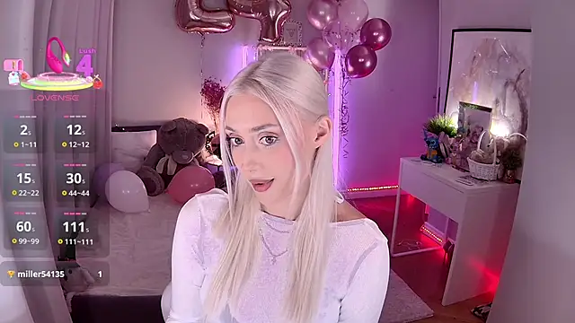 LoryWood online show from December 5, 2025, 4:14 pm