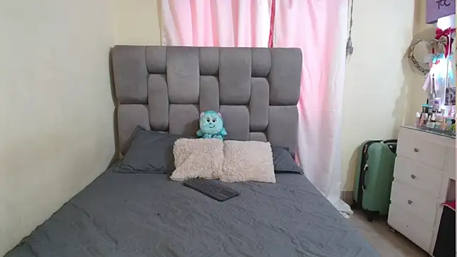 emilyaboott online show from February 7, 2025, 9:58 pm