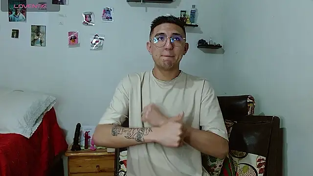 Snapshot of samfox_ chatting on December 2, 2024, 10:12 pm samfox online show from December 2, 2024, 10:12 pm