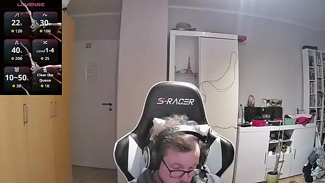 larsgessner30 online show from October 19, 2025, 9:15 pm