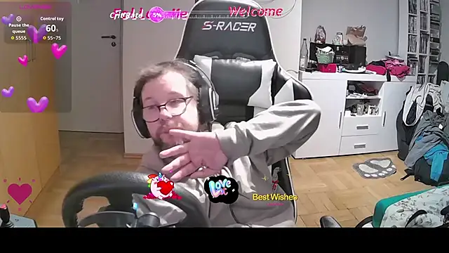 larsgessner30 online show from November 3, 2025, 6:42 pm