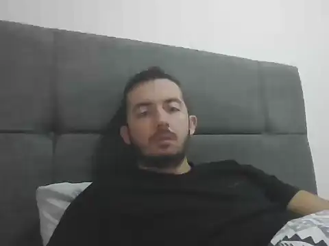 laynufff online show from October 13, 2025, 7:52 am