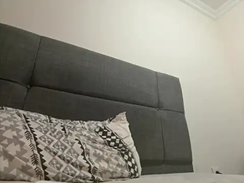 laynufff online show from April 8, 2026, 7:30 am