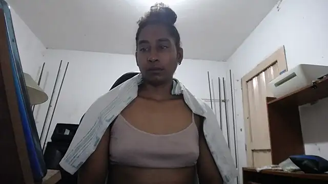 yohatinelly07 online show from November 28, 2025, 8:28 am