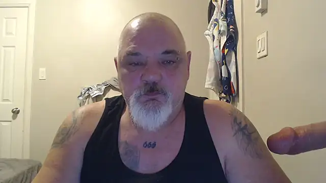 Newfiesausage1972 online show from February 15, 2025, 9:26 pm