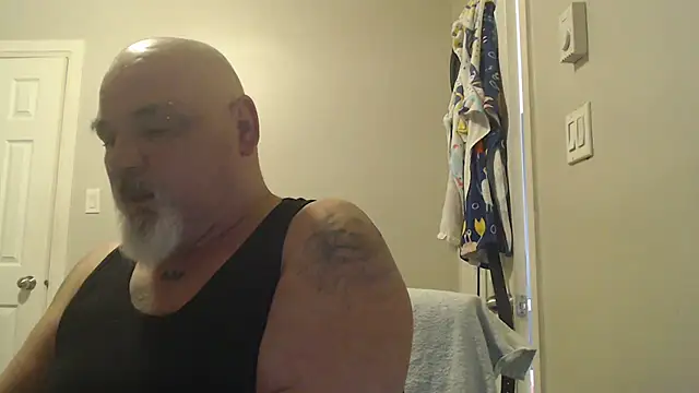 Newfiesausage1972 online show from March 21, 2025, 8:08 pm