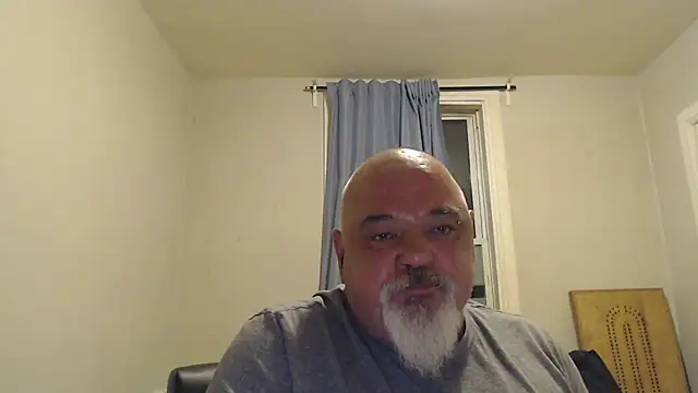 Newfiesausage1972 online show from September 15, 2025, 6:46 am