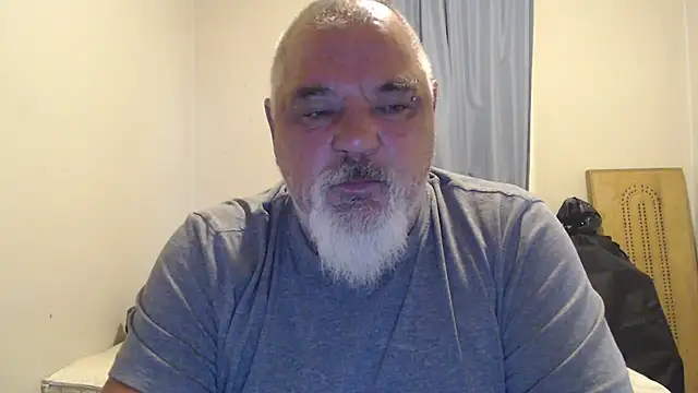 Newfiesausage1972 online show from October 4, 2025, 12:36 pm