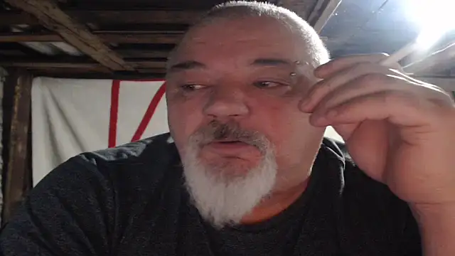 Newfiesausage1972 online show from December 16, 2025, 8:52 am