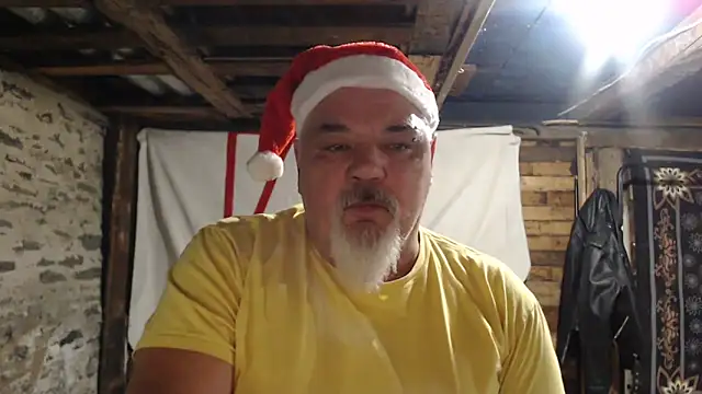 Newfiesausage1972 online show from December 18, 2025, 11:16 am