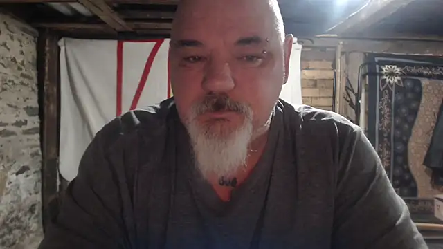 Newfiesausage1972 online show from January 7, 2026, 9:01 am