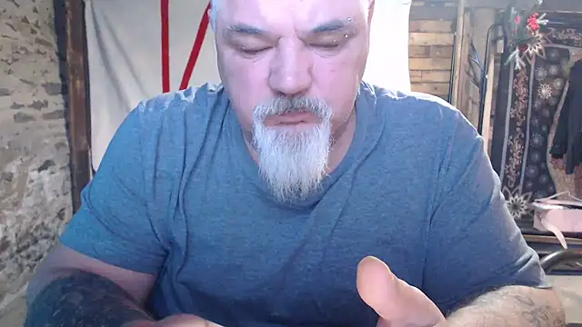 Newfiesausage1972 online show from February 2, 2026, 12:59 pm