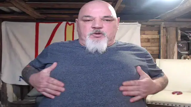 Newfiesausage1972 online show from February 14, 2026, 9:00 pm