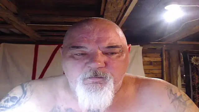 Newfiesausage1972 online show from April 5, 2026, 8:11 am