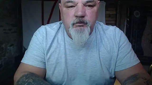 Newfiesausage1972 online show from April 7, 2026, 2:50 pm