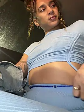 Snapshot of Shuggabutt chatting on December 22, 2024, 9:22 am Shuggabutt online show from December 22, 2024, 9:22 am