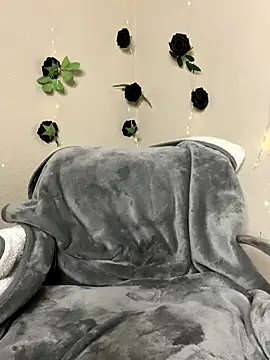 Snapshot of Shuggabutt chatting on October 3, 2025, 12:35 pm Shuggabutt online show from October 3, 2025, 12:35 pm