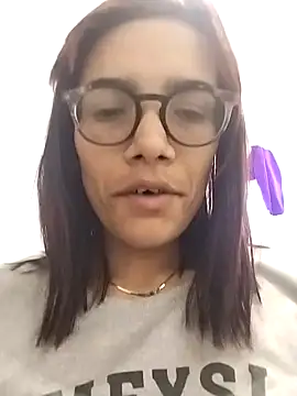 Snapshot of Yaumiko chatting on January 18, 2025, 1:40 pm Yaumiko online show from January 18, 2025, 1:40 pm
