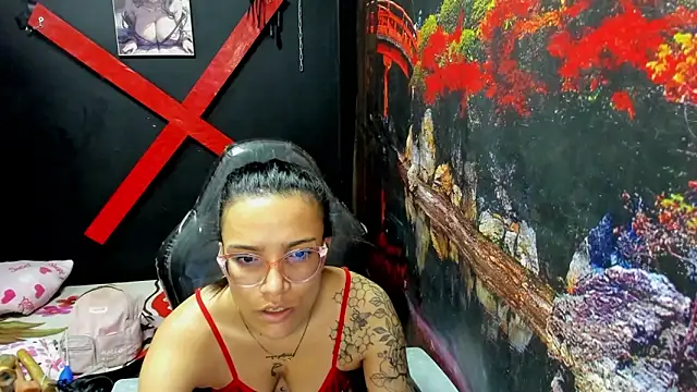 Yaumiko online show from December 16, 2025, 1:49 pm